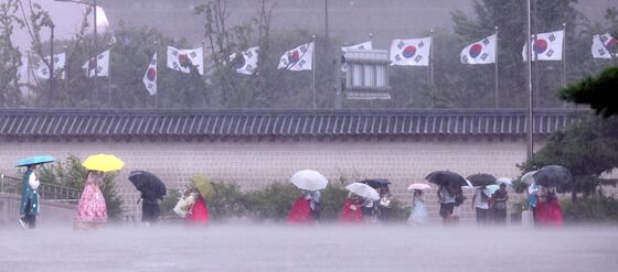 [오늘의 날씨] 경기(14일, 목)…흐리고 비, 한낮 29도