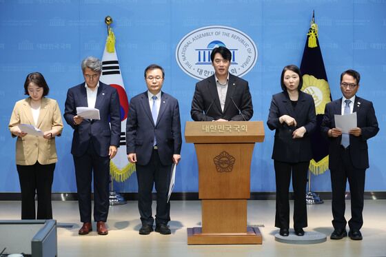 與 "쌍방울 대북송금, 정치검찰이 조작…김성태, 李와 공범 부인"(종합)