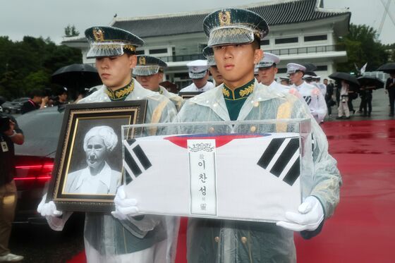 [뉴스1 PICK]'광복 80년' 국외 안장 독립유공자 6위 유해 봉환식 거행