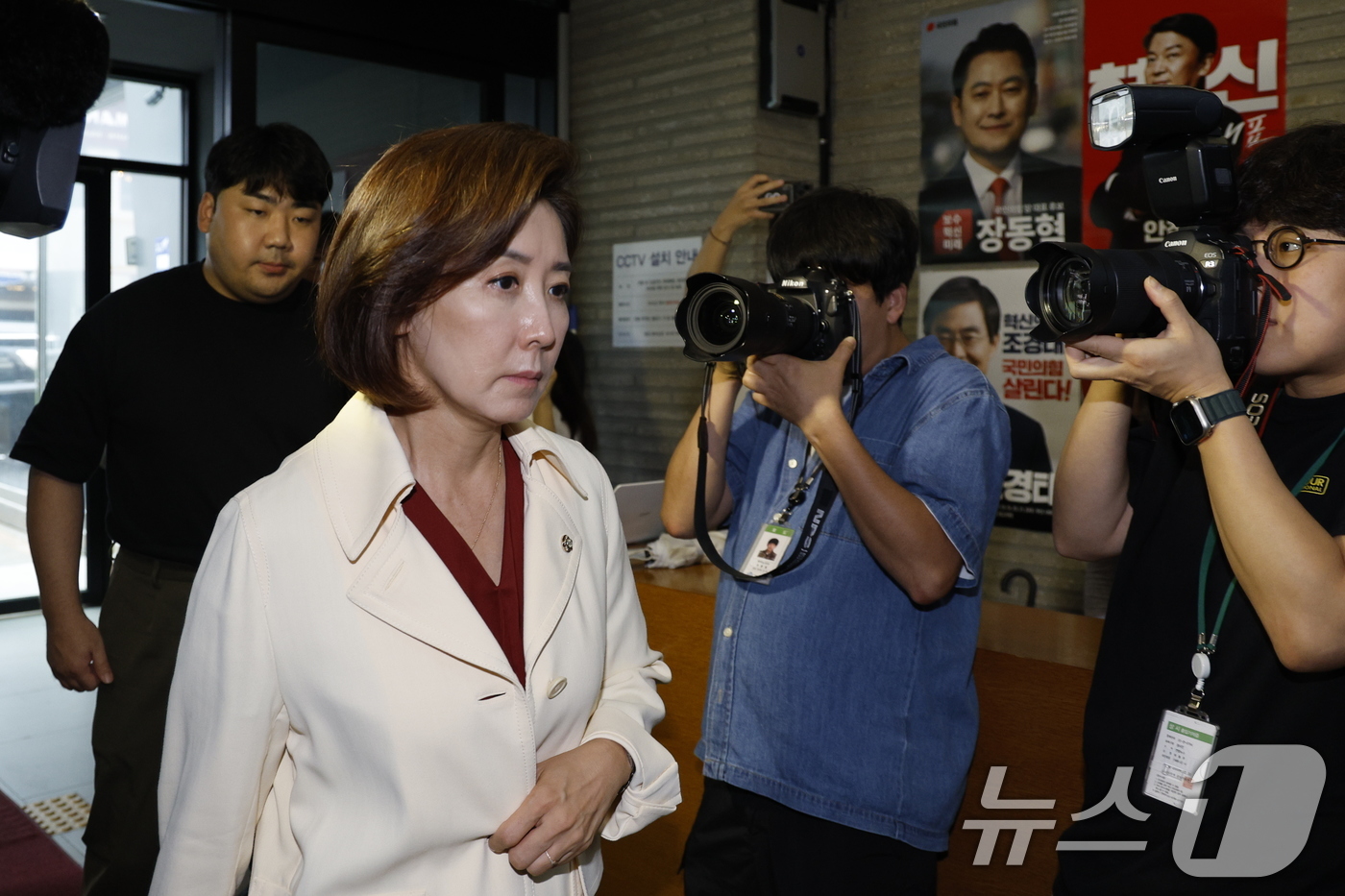 (서울=뉴스1) 안은나 기자 = 민중기 특별검사팀(김건희 특검팀)이 '건진법사 청탁 의혹'과 관련해 국민의힘 여의도 당사 압수수색 영장을 집행한 13일 나경원 의원이 당사에 도착하 …