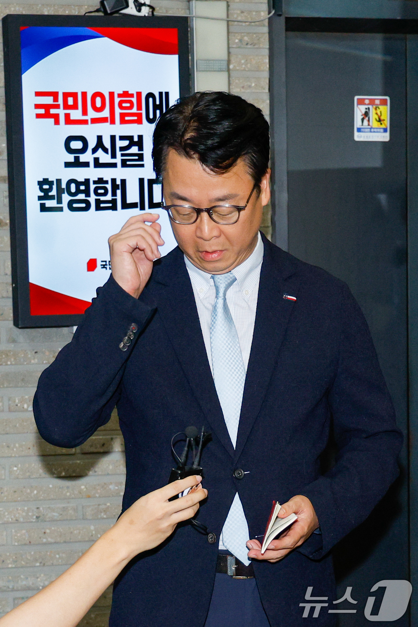 (서울=뉴스1) 안은나 기자 = 곽규택 국민의힘 수석대변인이 13일 서울 여의도 국민의힘 중앙당사에서 민중기 특별검사팀(김건희 특검팀)의 '건진법사 청탁 의혹' 관련 당사 압수수색 …