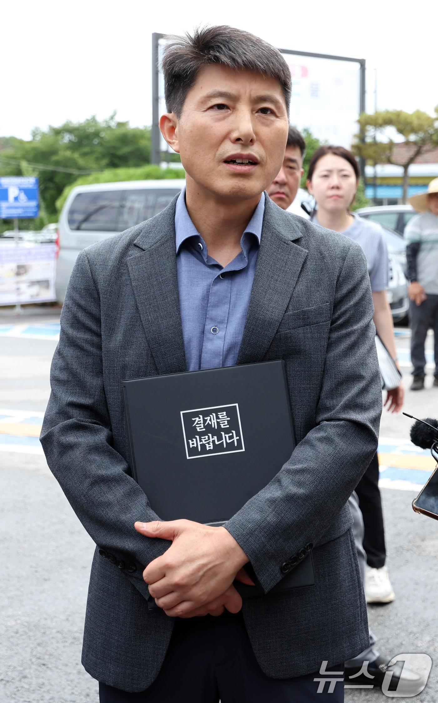 (광주=뉴스1) 이승현 기자 = 광주 자원회수시설 최종 입지 선정을 앞두고 13일 오후 광주 광산구 삼도동 행정복지센터에서 예정된 자원회수시설 2차 주민 설명회를 앞두고 광주시 관 …