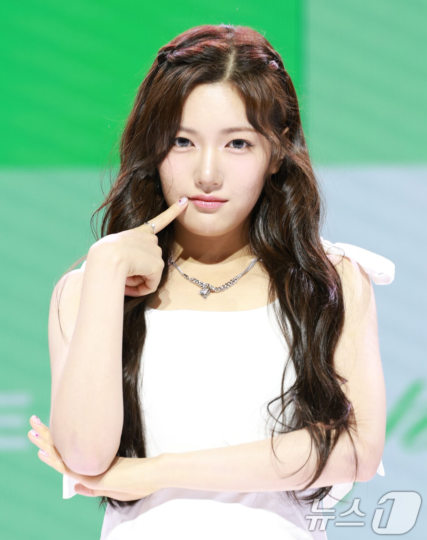 본문 이미지 - 그룹 앳하트&#40;AtHeart&#41; 서현이 13일 서울 한남동 블루스퀘어에서 가진 첫 번째 EP &#39;Plot Twist&#39; 쇼케이스에서 포즈를 취하고 있다. 2025.8.13/뉴스1 ⓒ News1 권현진 기자