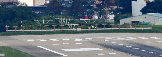 포항경주공항 로컬라이저 구조물 개선…둔덕 없애고 안테나 재설치