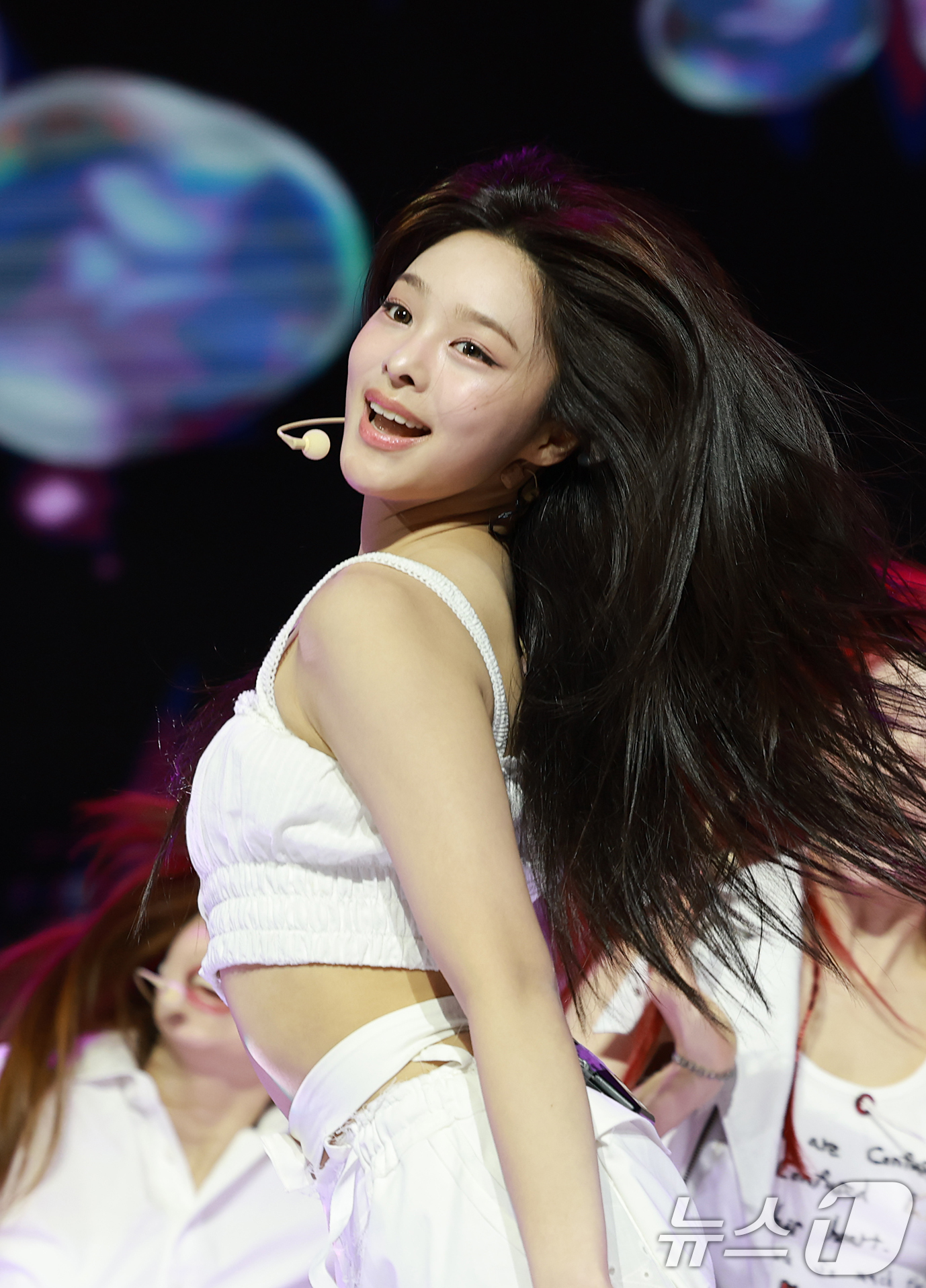 (서울=뉴스1) 권현진 기자 = 그룹 앳하트(AtHeart) 나현이 13일 서울 한남동 블루스퀘어에서 가진 첫 번째 EP 'Plot Twist' 쇼케이스에서 타이틀 곡 'Plot …