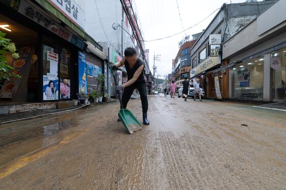 "라이더 안전이 최우선"…배민·쿠팡이츠, 집중 호우에 일부 지역 배달 중단