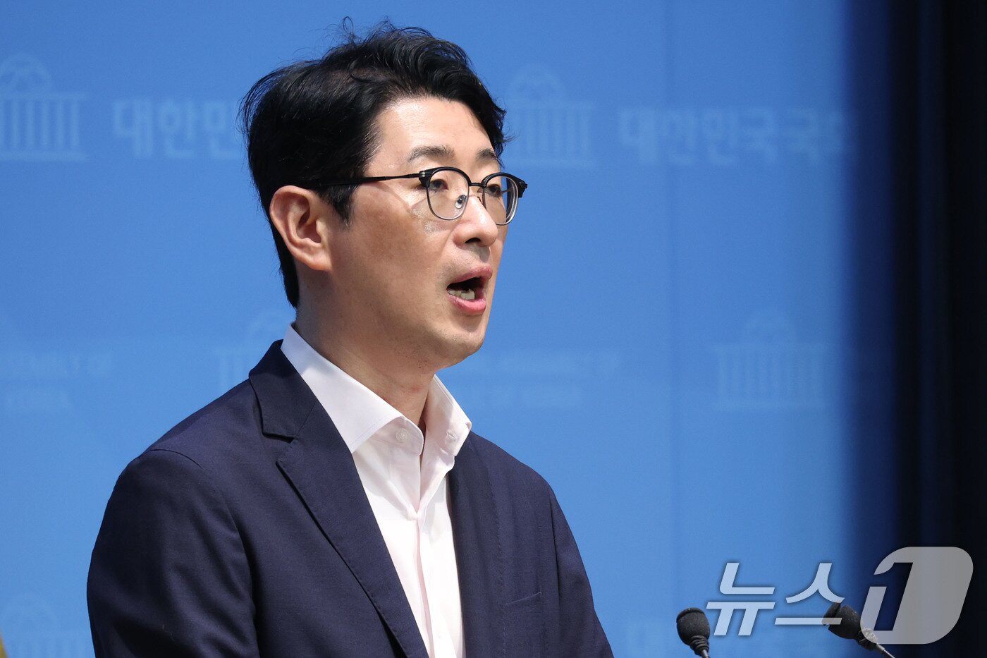 본문 이미지 - 주진우 국민의힘 의원이 13일 오후 서울 여의도 국회 소통관에서 특혜·공범 사면 금지법 발의 기자회견을 하고 있다. &#40;사진은 기사 내용과 무관함&#41; /뉴스1 ⓒ News1 이광호 기자