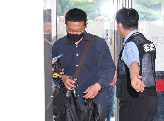 '박정훈 기소' 군검사, 해병특검 출석…'수사 외압' 질문에 침묵