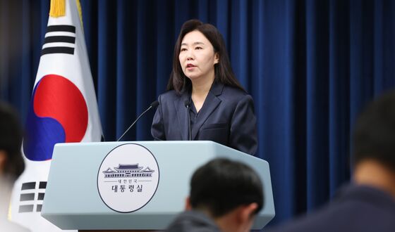 대통령실 "국민임명식, 文 전 대통령 내외·盧 전 대통령 가족 참석"