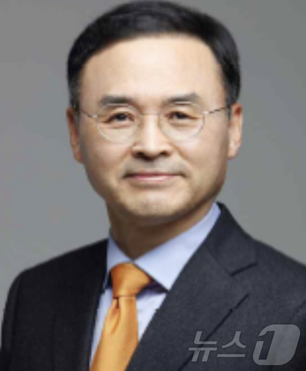 (서울=뉴스1) 이재명 기자 = 이재명 대통령이 13일 국가교육위원회 위원장에 차정인 부산대학교 법학전문대학원 교수를 위촉했다. (대통령실 제공. 재판매 및 DB 금지)  2025 …