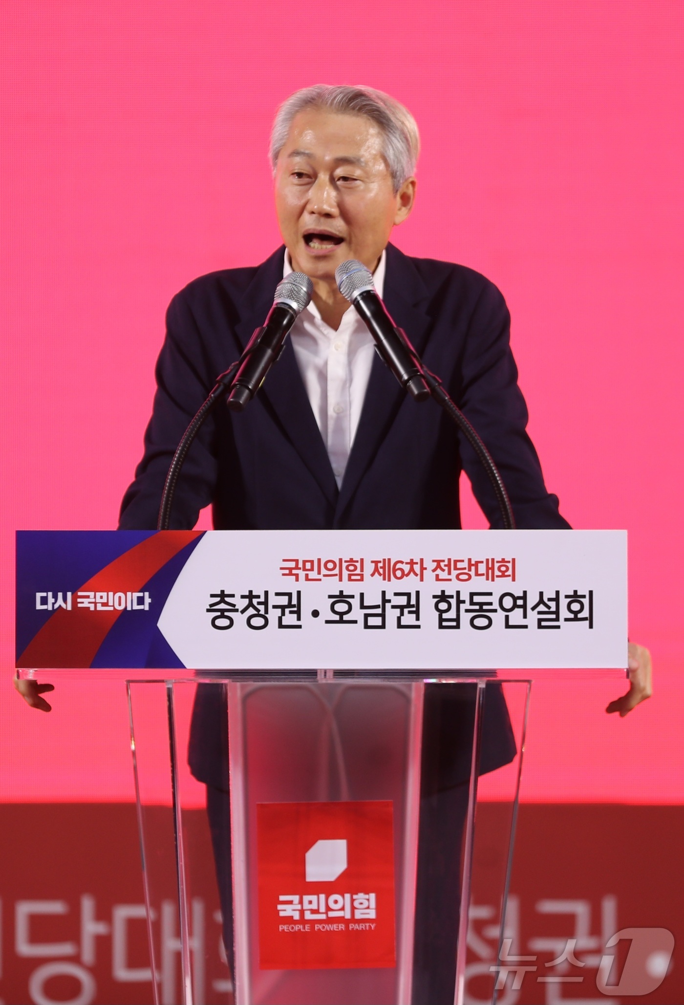 (대전=뉴스1) 김기태 기자 = 김근식 국민의힘 최고위원 후보가 13일 대전 배재대에서 열린 국민의힘 제6차 전당대회 충청·호남 합동연설회에서 지지를 호소하고 있다. 2025.8. …