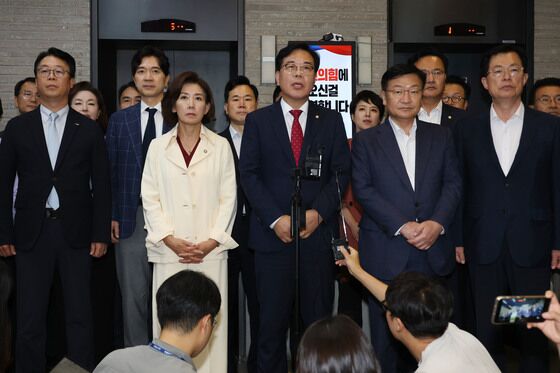 특검 당사 압수수색에 野당권주자들 "이재명 정치적 앞잡이" 반발