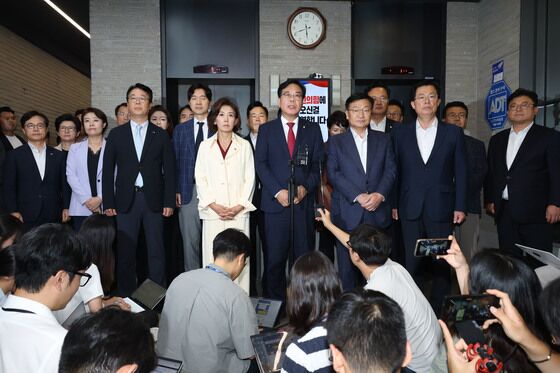 野 "특검 지목 교인 중 당원 한 명도 없어…야당탄압·정치보복"(종합)