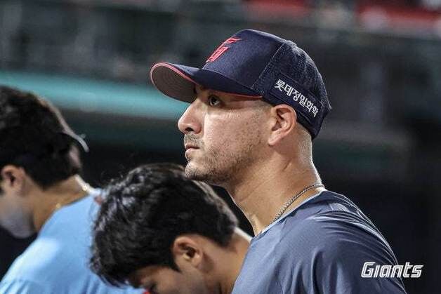 롯데 새 외인 벨라스케즈, KBO 데뷔전서 쓴맛…한화전 3이닝 5실점