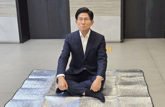 김문수, 당사 '무기한 농성' 돌입…"특검 위법·부당 압수수색 저지"