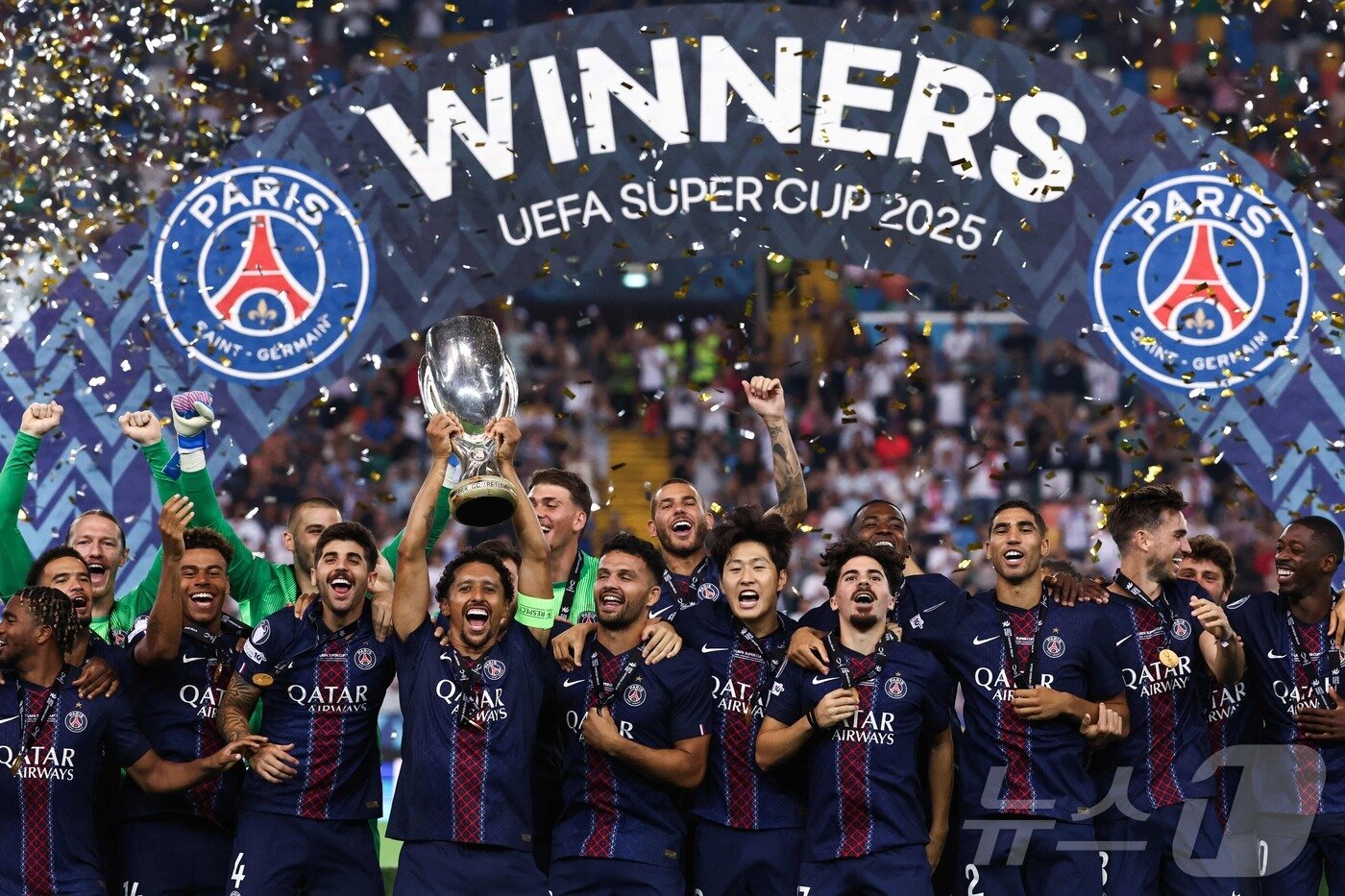 본문 이미지 - UEFA 슈퍼컵 정상에 오른 PSG. ⓒ AFP=뉴스1