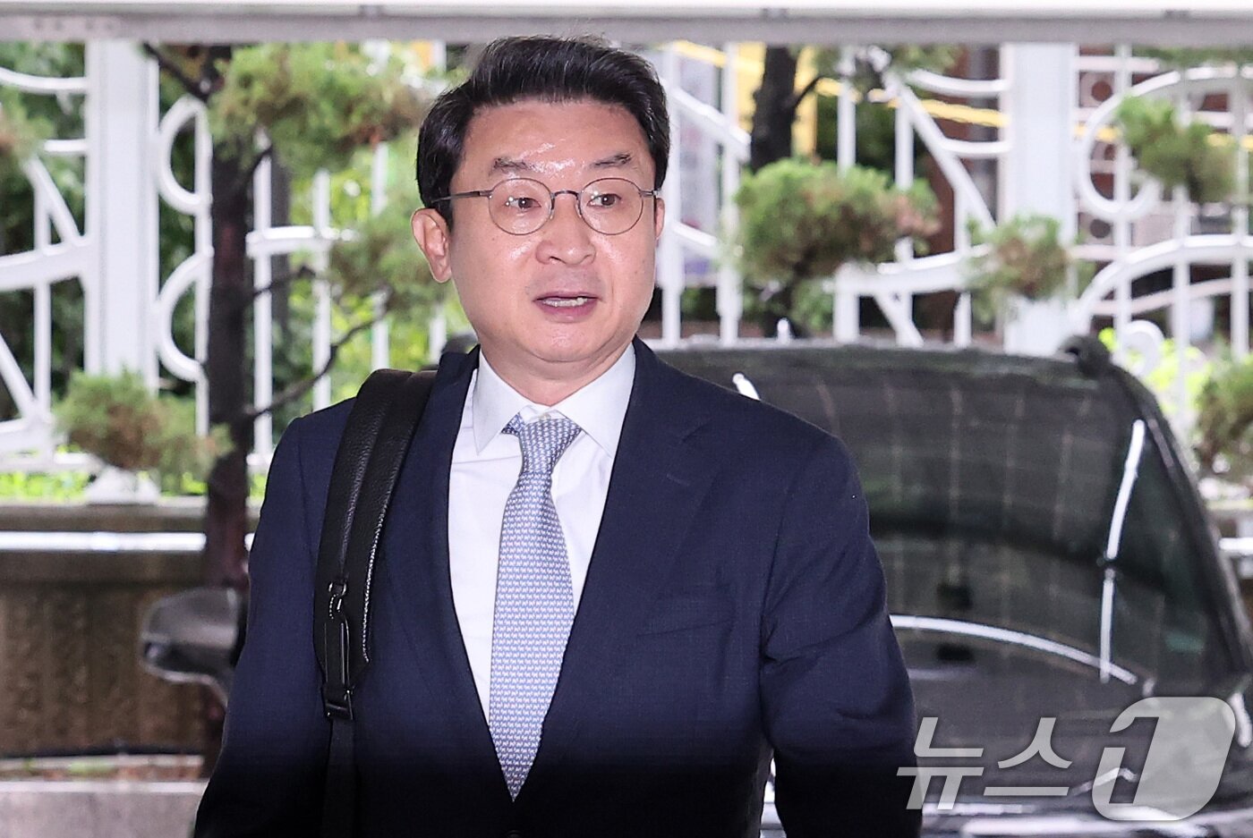 본문 이미지 - 이억원 금융위원장 후보자가 14일 오전 서울 중구 예금보험공사에 마련된 인사청문회 준비 사무실로 출근하고 있다. 2025.8.14/뉴스1 ⓒ News1 김성진 기자