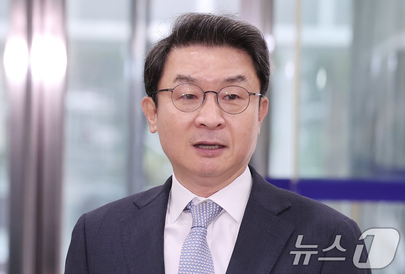 본문 이미지 - 이억원 금융위원장 후보자가 14일 오전 서울 중구 예금보험공사에 마련된 인사청문회 준비 사무실로 출근하며 지명 소회를 밝히고 있다. 2025.8.14/뉴스1 ⓒ News1 김성진 기자