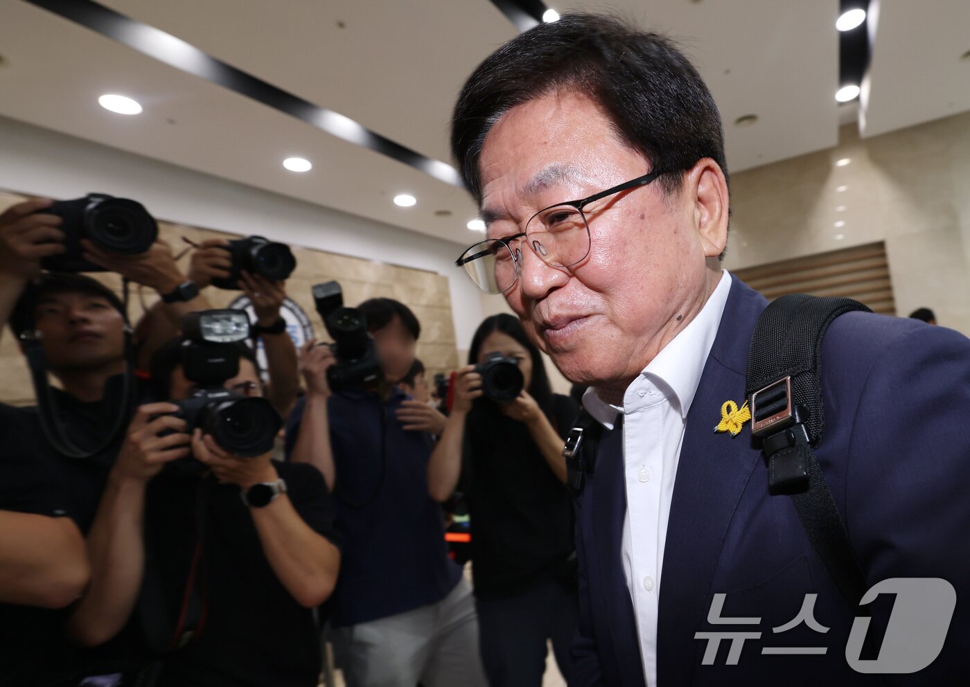 본문 이미지 - 최교진 교육부 장관 후보자가 14일 오전 서울 영등포구 여의도 한국교육시설안전원에 마련된 인사청문회 사무실로 출근하고 있다. 2025.8.14/뉴스1 ⓒ News1 권현진 기자