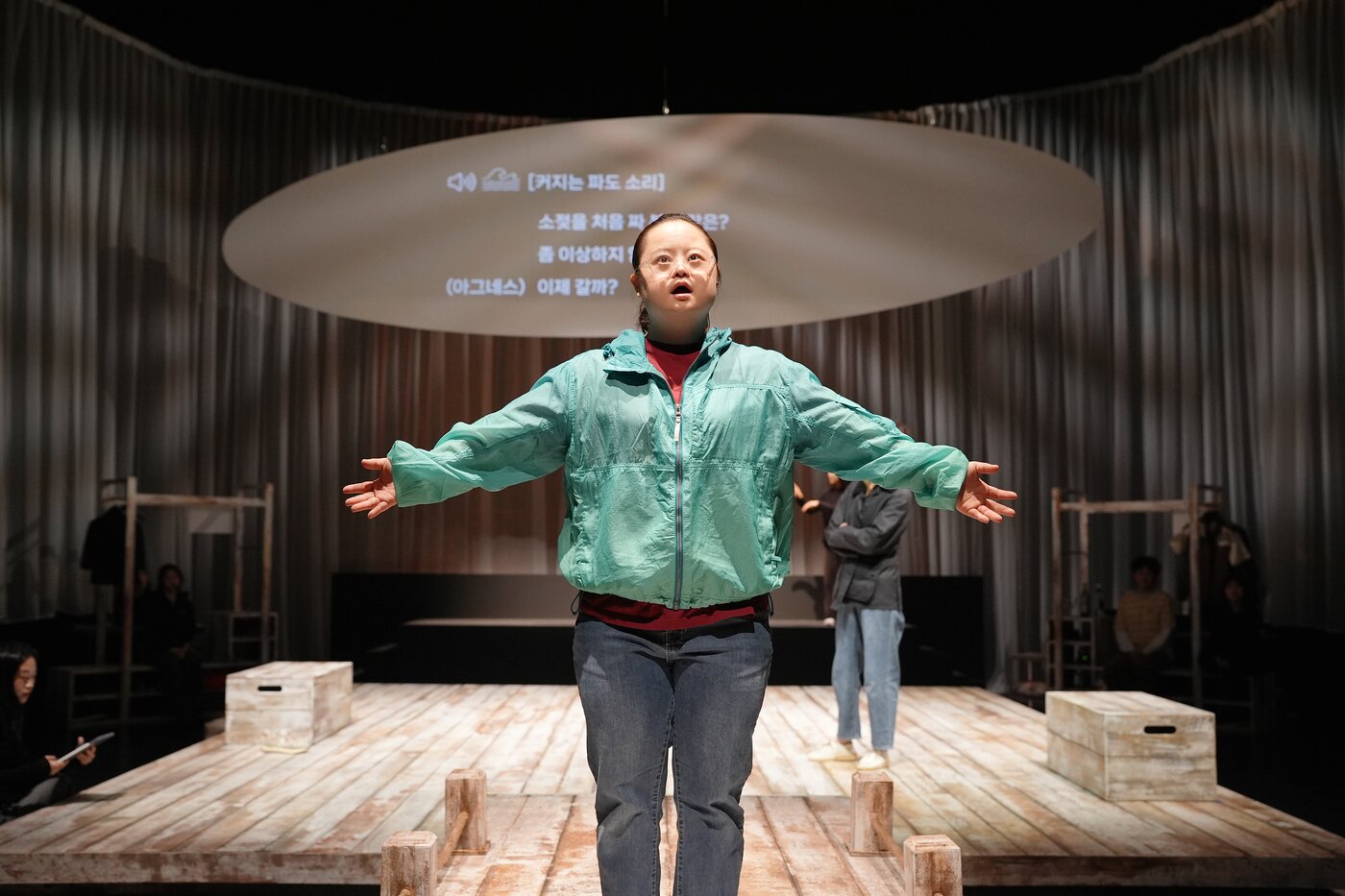 본문 이미지 - '젤리피쉬'에서 켈리 역을 맡은 백지윤ⓒ옥상훈(한국장애인문화예술원 제공)