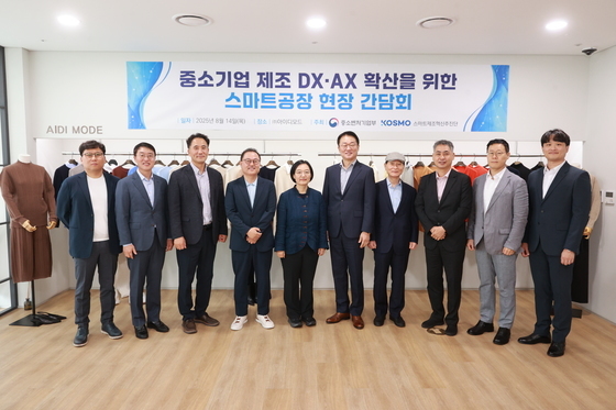 AI 스마트공장 찾은 한성숙…"대·중소기업 기술협력 확대해야"