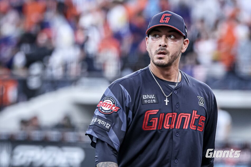 본문 이미지 - 롯데 자이언츠 외국인 투수 빈스 벨라스케즈. &#40;롯데 자이언츠 제공&#41;