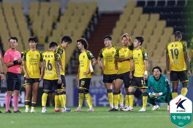축구협 심판위, K리그2 전남-천안전 오심 인정…"기술적 문제"