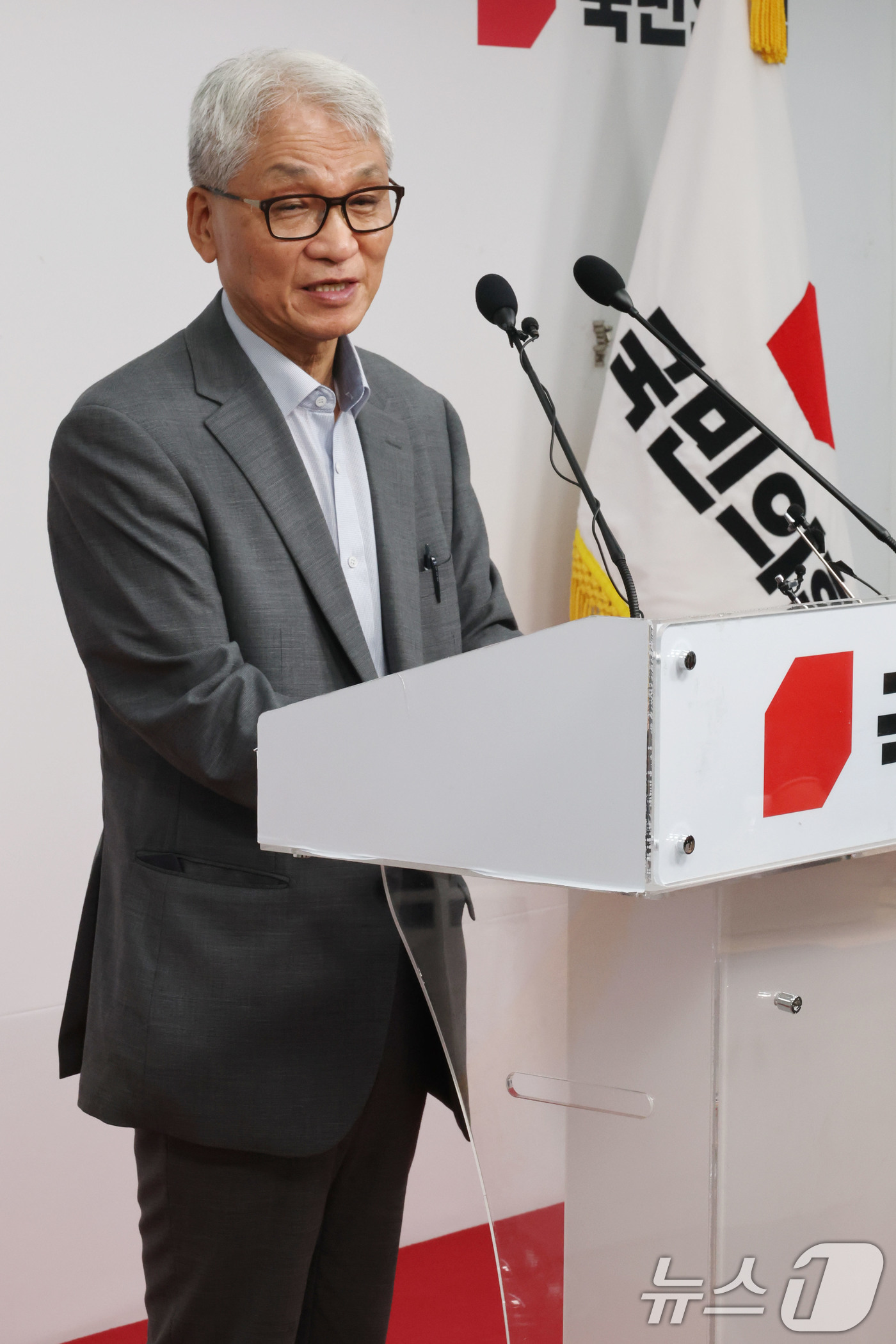 (서울=뉴스1) 이광호 기자 = 여상원 국민의힘 중앙윤리위원회 위원장이 14일 오후 서울 여의도 중앙당사에서 전한길 씨 징계 논의 결과를 발표하고 있다.이날 윤리위는 전 씨에 대해 …