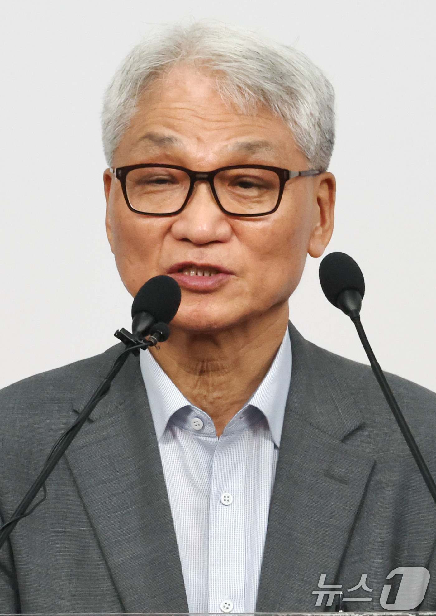 (서울=뉴스1) 이광호 기자 = 여상원 국민의힘 중앙윤리위원회 위원장이 14일 오후 서울 여의도 중앙당사에서 전한길 씨 징계 논의 결과를 발표하고 있다.이날 윤리위는 전 씨에 대해 …