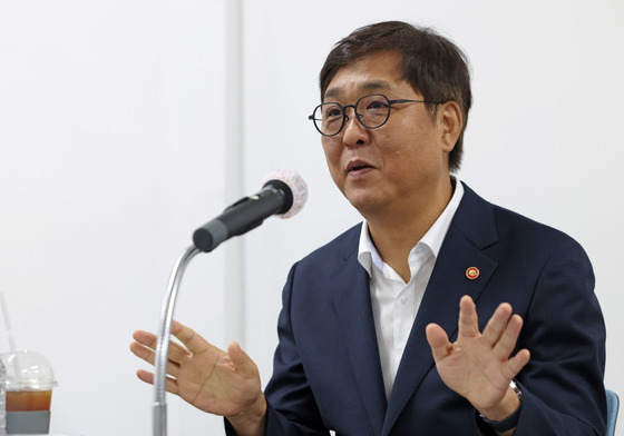 '구조 대수술'…최휘영 장관 약속한 '원스톱 지원' [K뮤지컬 이러면 해피엔딩]③