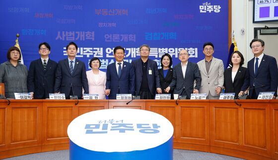 민주 "유튜브도 언론규제대상 포함 검토…정정보도 비중있게"(종합)