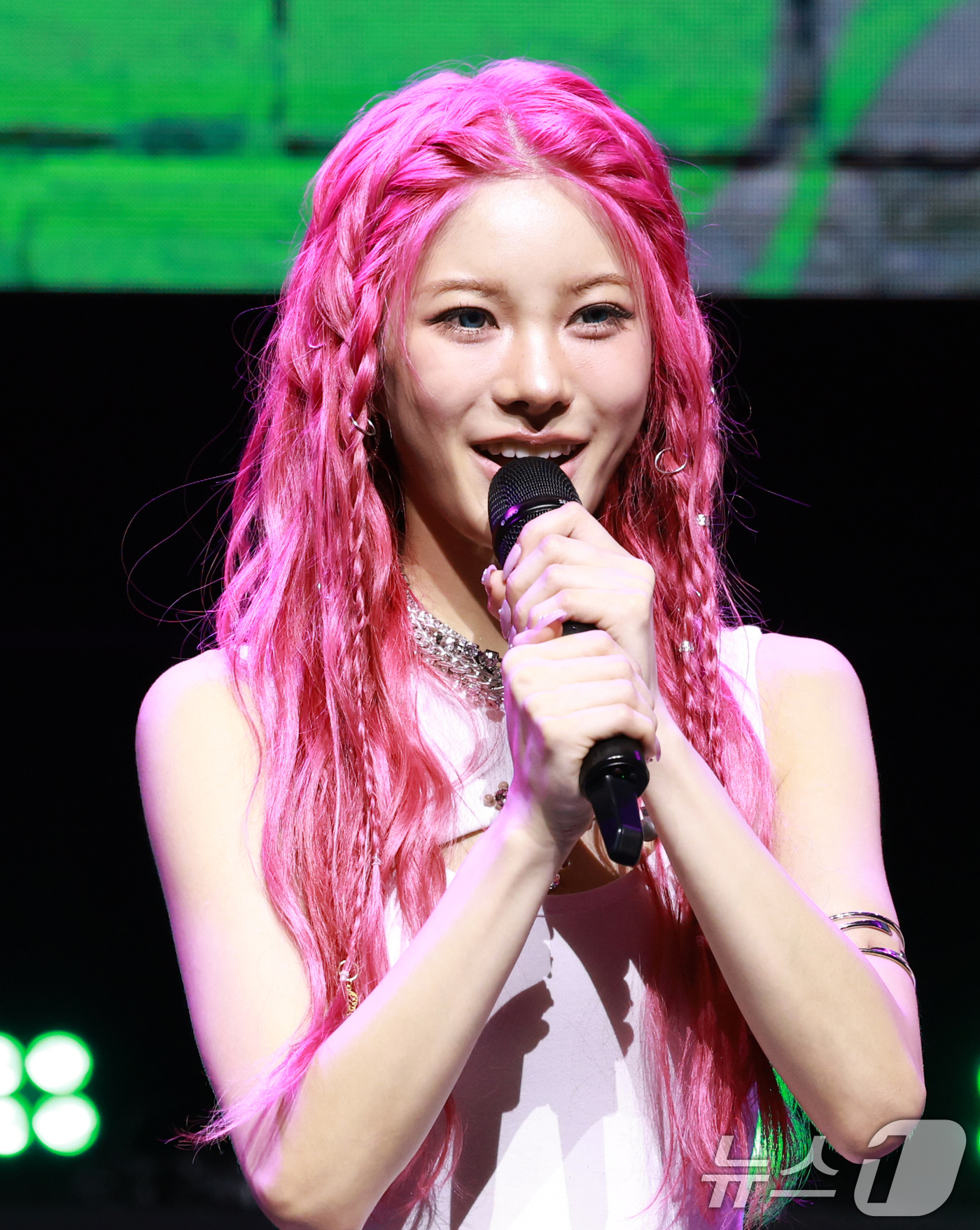 (서울=뉴스1) 권현진 기자 = 그룹 영파씨(YOUNG POSSE)의 지아나가 14일 오후 서울 서대문구 예스24 원더로크홀에서 열린 네 번째 EP 'Growing Pain pt. …