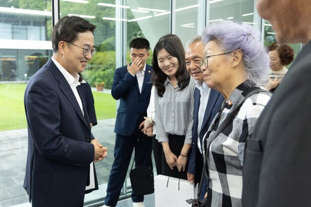 국외 독립유공자 후손 만난 김동연 "역사 바로 세우기 앞장"