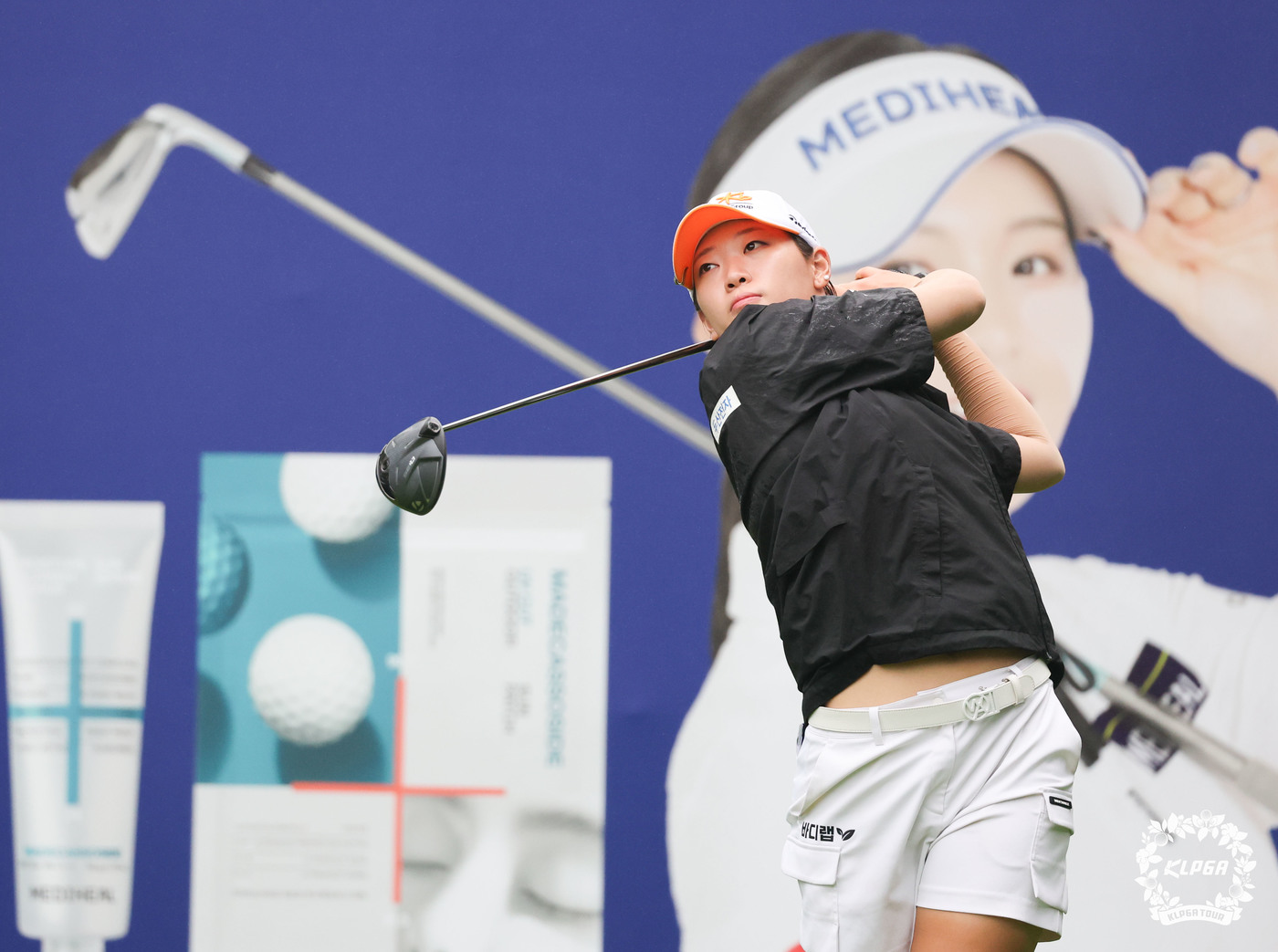 (서울=뉴스1) = 방신실이 14일 경기 포천 몽베르CC에서 열린 '메디힐 한국일보 챔피언십' 1라운드 16번 홀에서 티샷을 하고 있다. (KLPGA 제공. 재판매 및 DB 금지) …