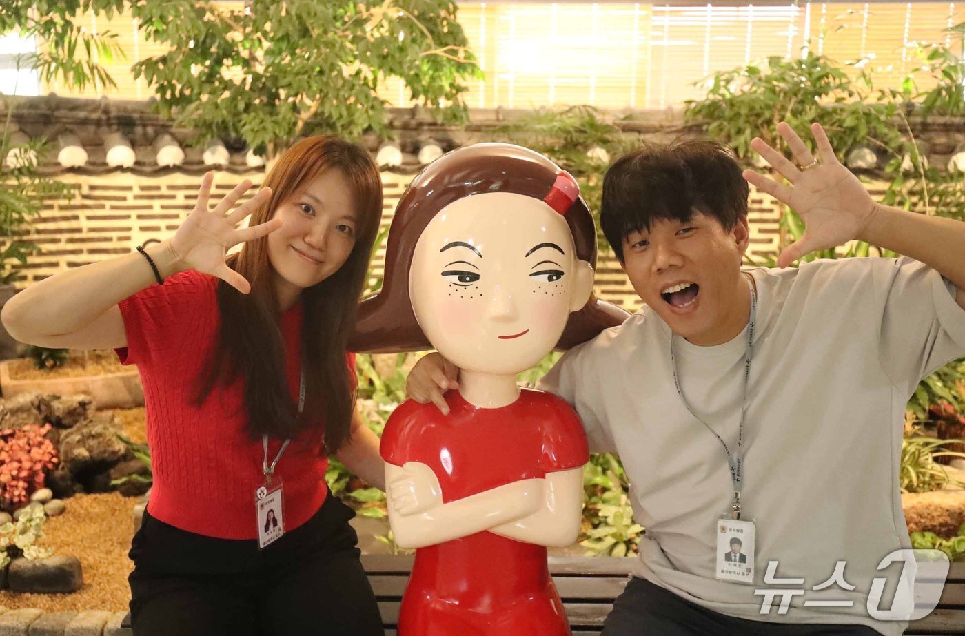 본문 이미지 - 울산 중구 소속 이재준 주무관과 최보영 주무관.ⓒNews1 김지혜기자