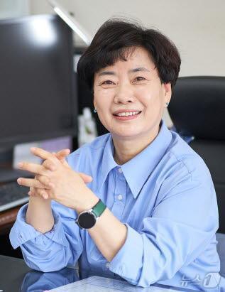 본문 이미지 - 청주 미원중 노영임 교장.(청주교육지원청 제공. 재판매 및 DB금지)/뉴스1