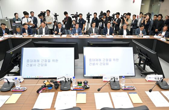 가격 3배 안전모·다국어 교육…건설사, 안전관리 총력