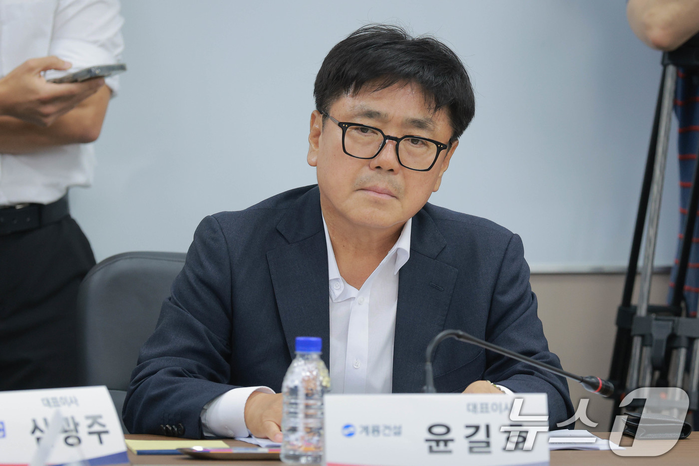 (서울=뉴스1) 민경석 기자 = 윤길호 계룡건설산업 대표이사가 14일 오후 서울 중구 직업능력심사평가원에서 열린 '중대재해 근절을 위한 건설사 간담회'에 참석해 있다. (공동취재) …