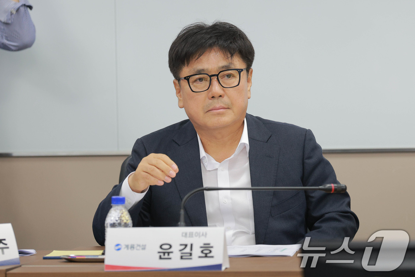 (서울=뉴스1) 민경석 기자 = 윤길호 계룡건설 대표이사가 14일 오후 서울 중구 직업능력심사평가원에서 열린 '중대재해 근절을 위한 건설사 간담회'에 참석해 있다. (공동취재) 2 …