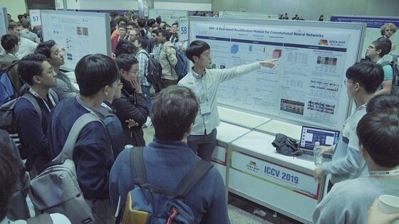 본문 이미지 -  루닛 관계자가 의료AI를 활용한 연구결과를 소개하고 있다. &#40;루닛 제공&#41;