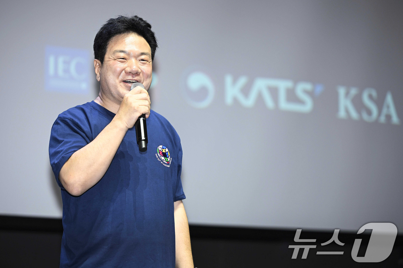 (서울=뉴스1) = 김대자 산업통상자원부 국가기술표준원장이 14일 경기 시흥시 서울대학교 시흥캠퍼스에서 열린 제20회 국제표준올림피아드 폐회식에서 폐회사를 하고 있다. (산업통상자 …