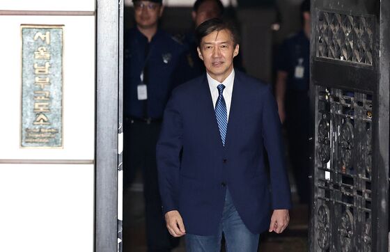 구속되며 '배지' 반납한 조국…내년 원내 재진입 '주목'
