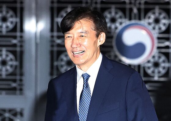 조국 "내년 6월 출마, 국민 심판 받겠다…재심 청구할 생각은 없다"
