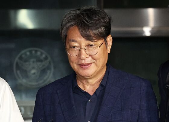 이춘석 의원 경찰 조사 약 7시간 만에 종료…"국민들에게 사죄드린다"