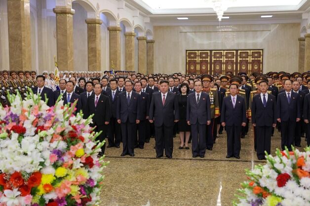 김정은, 조국해방 80주년에 금수산태양궁전 참배…내부 결속 다지기
