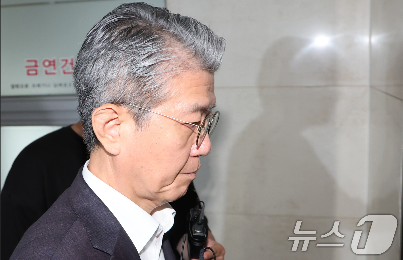 (서울=뉴스1) 장수영 기자 = 김홍균 전 외교부 차관이 15일 오전 서울 서초구 순직해병 특검팀(이명현 특별검사) 사무실에 이종섭 호주대사 임명과 관련해 참고인 조사를 위해 출석 …