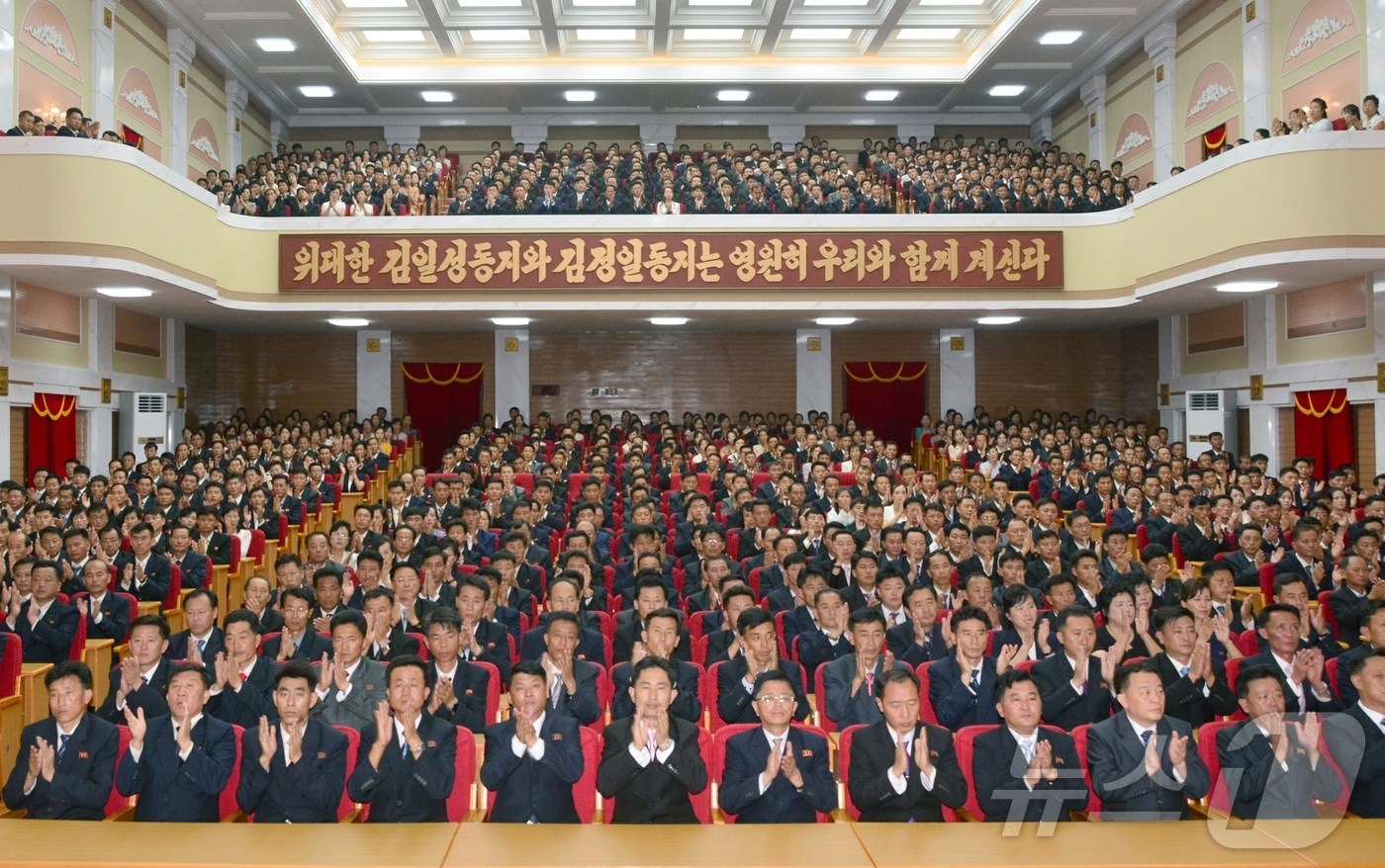 (평양 노동신문=뉴스1) = 북한 노동당 기관지 노동신문은 15일 조국해방 80돌(주년) 경축 보고대회가 전날 각 도(직할시)들에서 진행됐다고 보도했다. [국내에서만 사용가능. 재 …