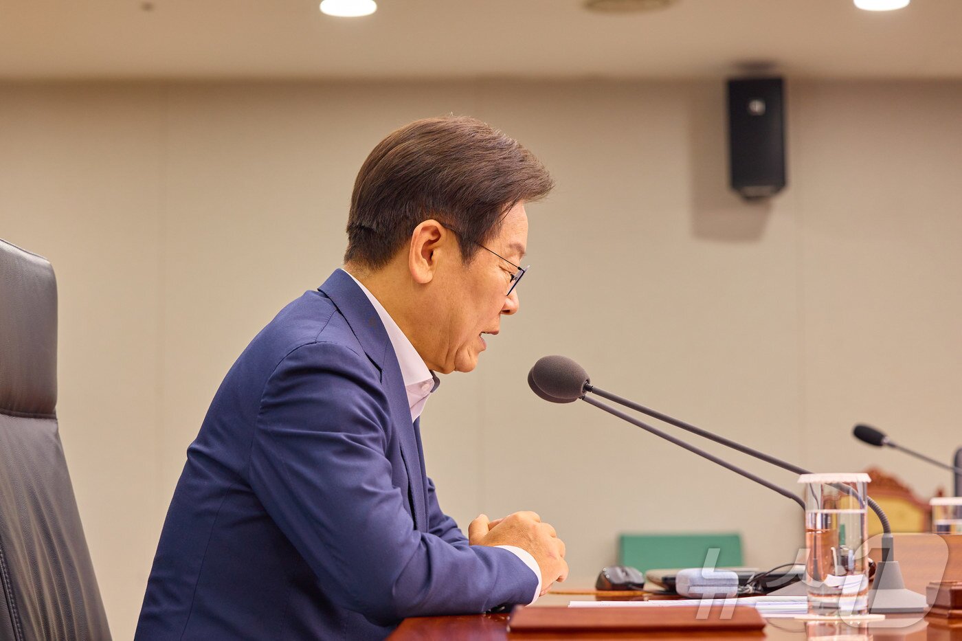 본문 이미지 - 이재명 대통령이 지난 14일 서울 용산 대통령실 청사에서 열린 수석·보좌관 회의에서 발언을 하고 있다. &#40;이재명 대통령 SNS. 재판매 및 DB금지&#41; 2025.8.15/뉴스1 ⓒ News1 이재명 기자