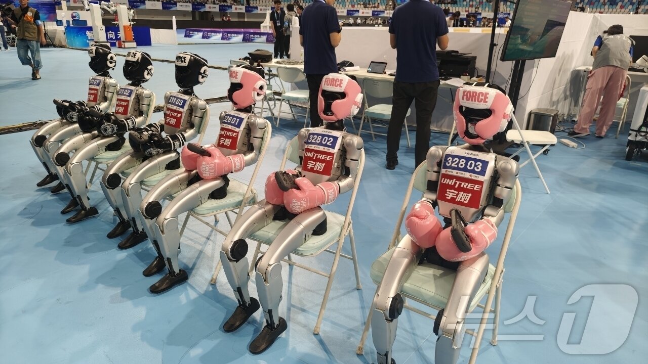 본문 이미지 - 15일 중국 베이징에서 열린 세계 휴머노이드 로봇 운동회가 열렸다. ⓒ News1 정은지 특파원