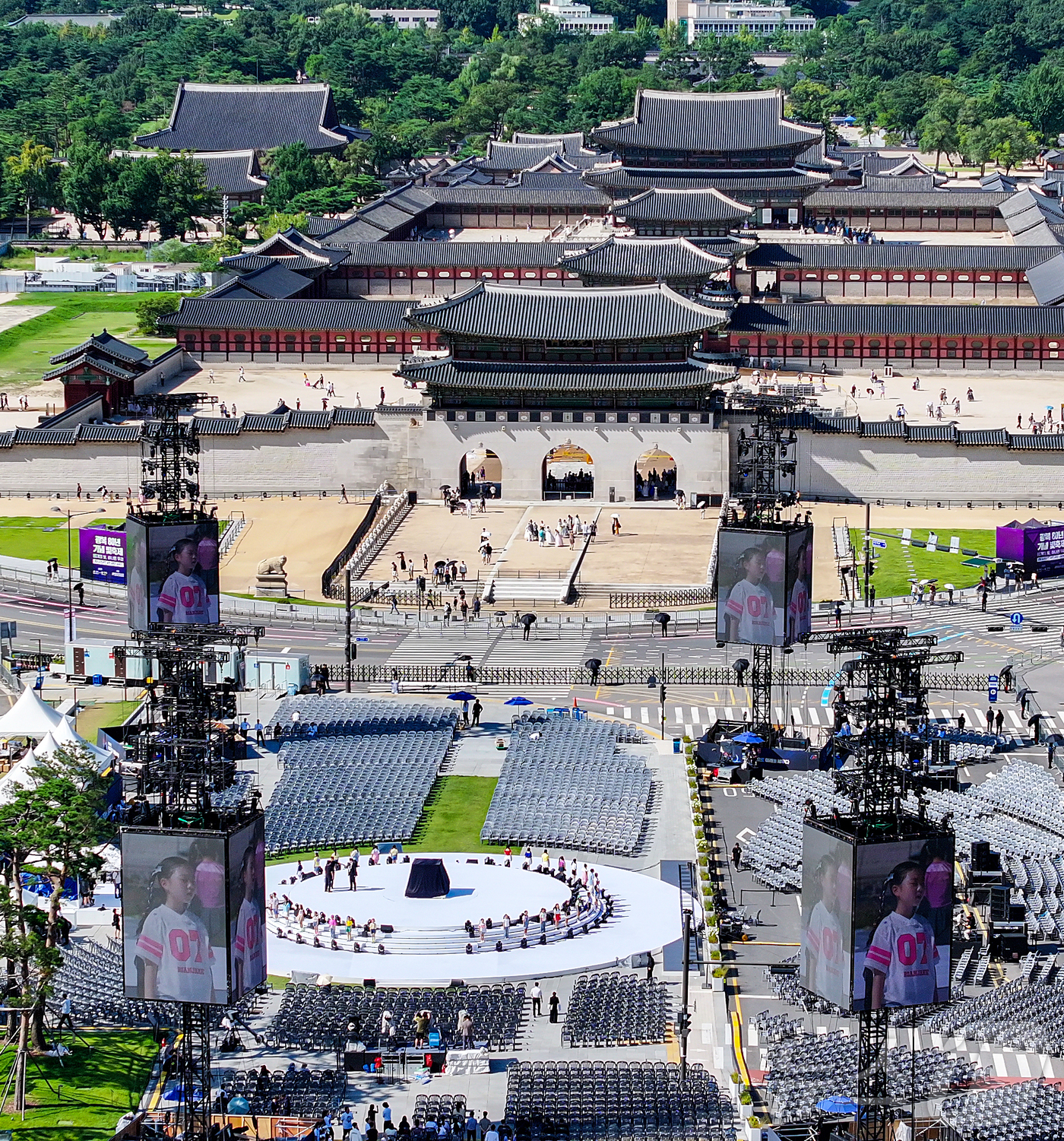 (서울=뉴스1) 김진환 기자 = 15일 오후 서울 종로구 광화문 광장에서 광복 80주년 기념 '국민주권 대축제' 리허설이 열리고 있다.이번 행사는 광복으로 주권을 되찾고 세계가 인 …